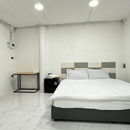 Appartamento Megun 10 L Bangkok Esterno foto